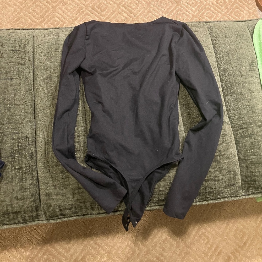 EUC Women’s Abercrombie Black Long Sleeve Soft AF Faux Wrap Bodysuit XXS - Picture 6 of 6